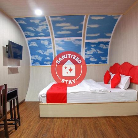 Oyo 89478 Lkh Motel Кота-Кинабалу Экстерьер фото